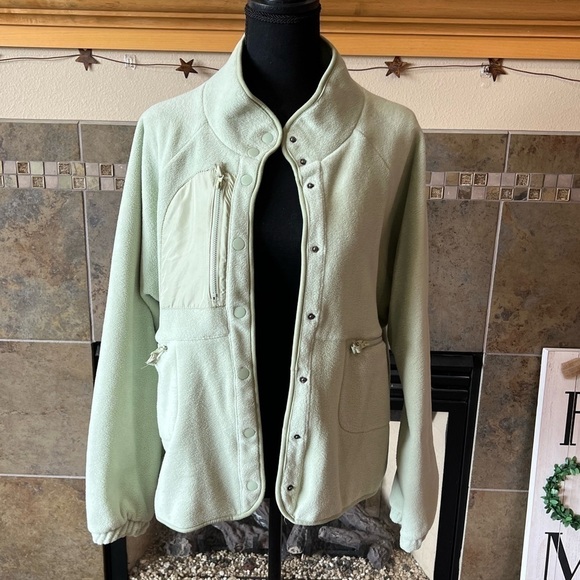 Sage green fleece jacket from Justify, size large - Picture 1 of 3